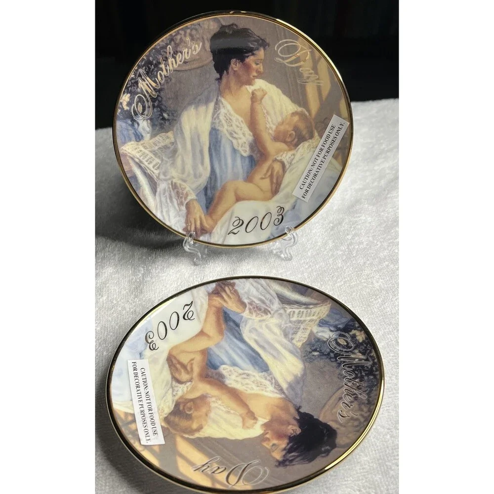 Mother's Day2003  5” New Porcelain Plate 22k Gold Trim  Held in Loving Arms Avon